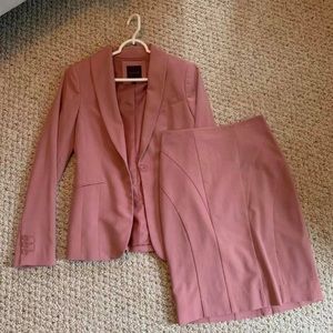 Women’s skirt suit